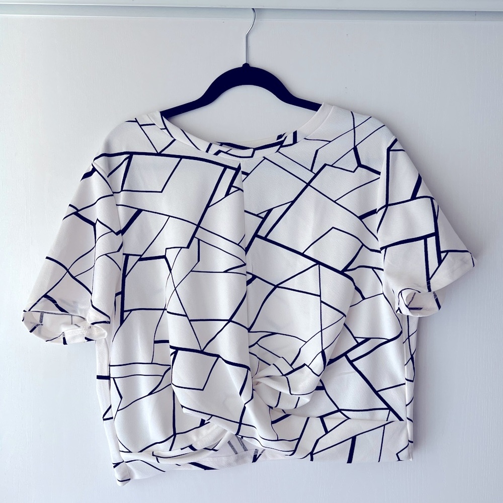 Geo Twist Hem Top Size 3XL